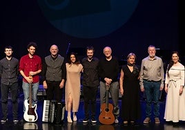 Integrantes del grupo Oskarbi.