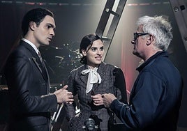 Asier Altuna dando instrucciones en el rodaje a Sagardoy y Laspiur.