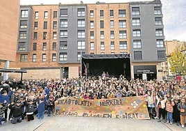 Aita Larramendi ikastolaren kasuan, Euskararen Eguna pasa den asteburuan ospatu zuen.