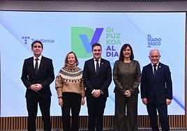 Amplia representación en el foro 'Gipuzkoa al Día' con Mikel Jauregi