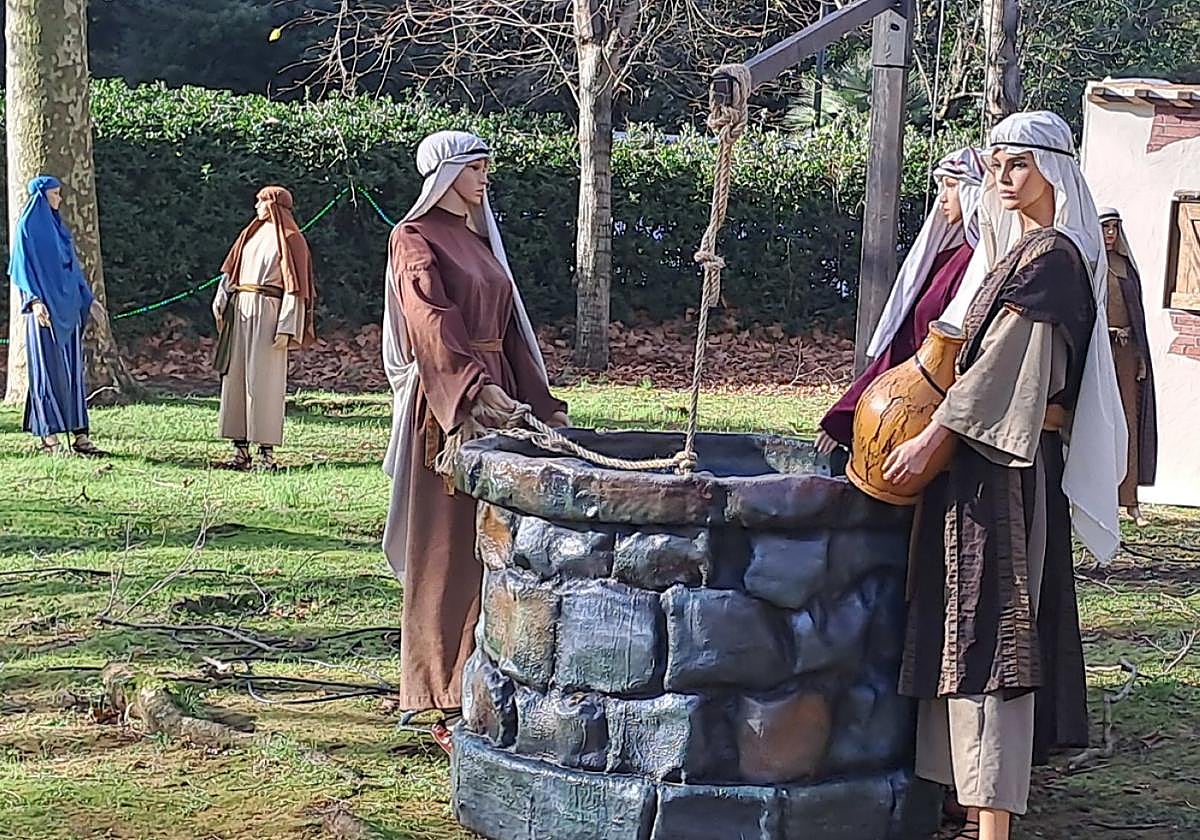 El Belén cuenta con figuras de tamaño natural, algunas de ellas dotadas de movimiento.
