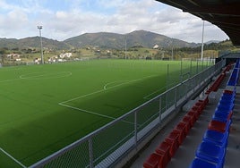 El Sporting de Gijón entrena en la Ciudad Deportiva de Areitio para visitar al filial txuri-urdin.