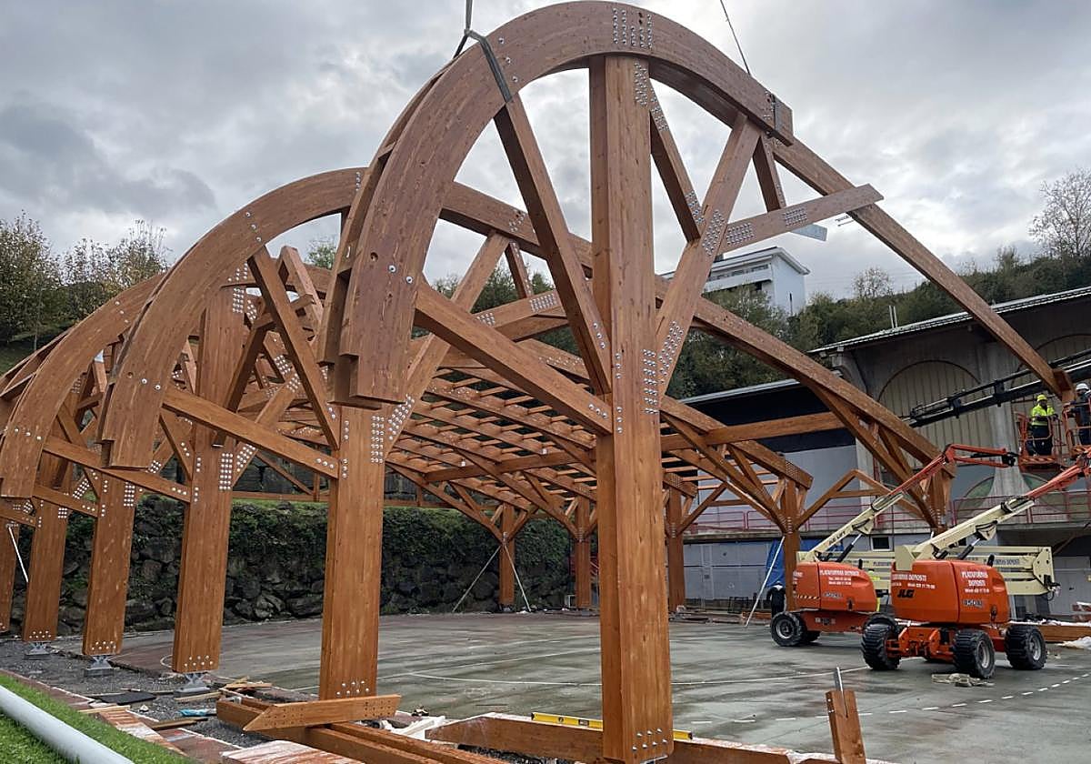 Sahatsaga kanpoko estalpea itxura hartzen hasi da