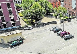Vista aérea parcial de la plaza de la Estación Geltoki. El Ayuntamiento sacará a concurso la redacción de la rehabilitación de la plaza y no descarta un parking subterráneo.
