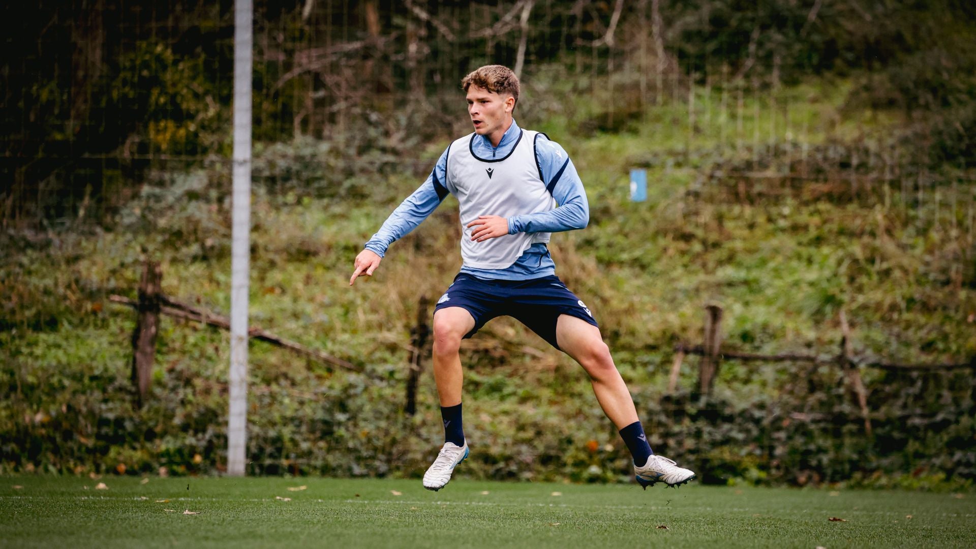Lluvia y un gol de chilena pensando ya en Mendizorrotza