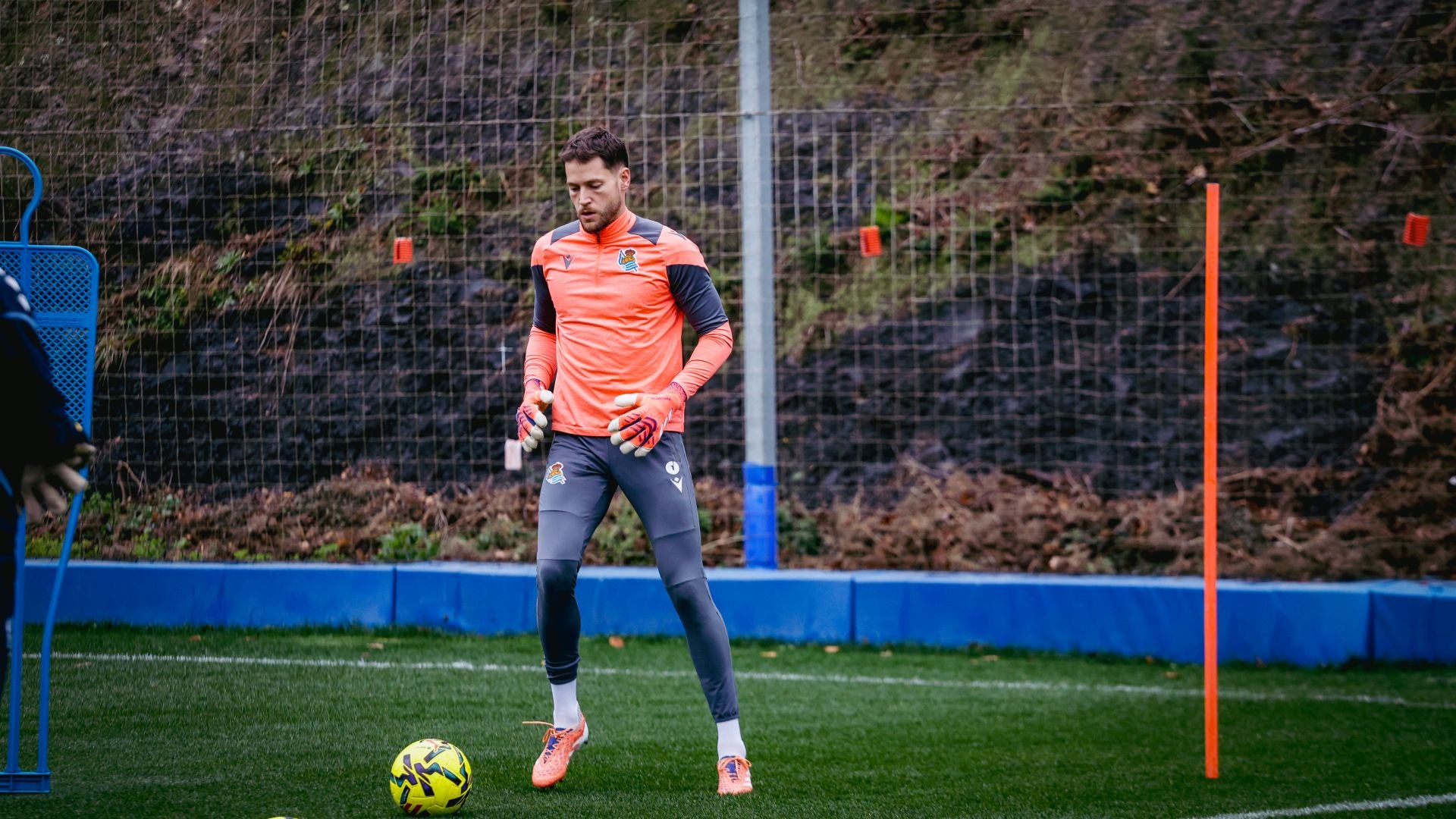 Lluvia y un gol de chilena pensando ya en Mendizorrotza
