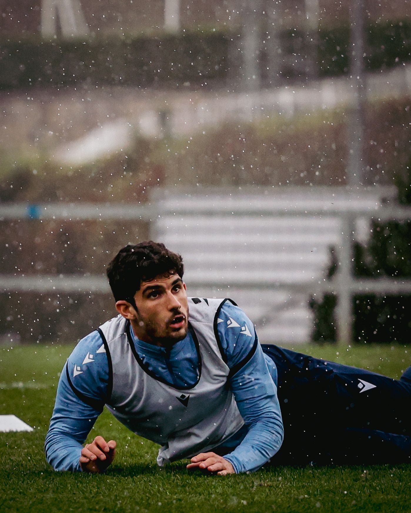 Lluvia y un gol de chilena pensando ya en Mendizorrotza