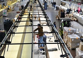 Imagen panorámica de los preparativos en Landako, punto neurálgico de Durangoko Azoka hasta el lunes.