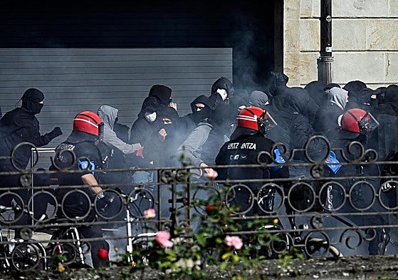 Esan pide recuperar las pelotas de goma ante «el repunte de la violencia callejera» y el aumento de agresiones a ertzainas