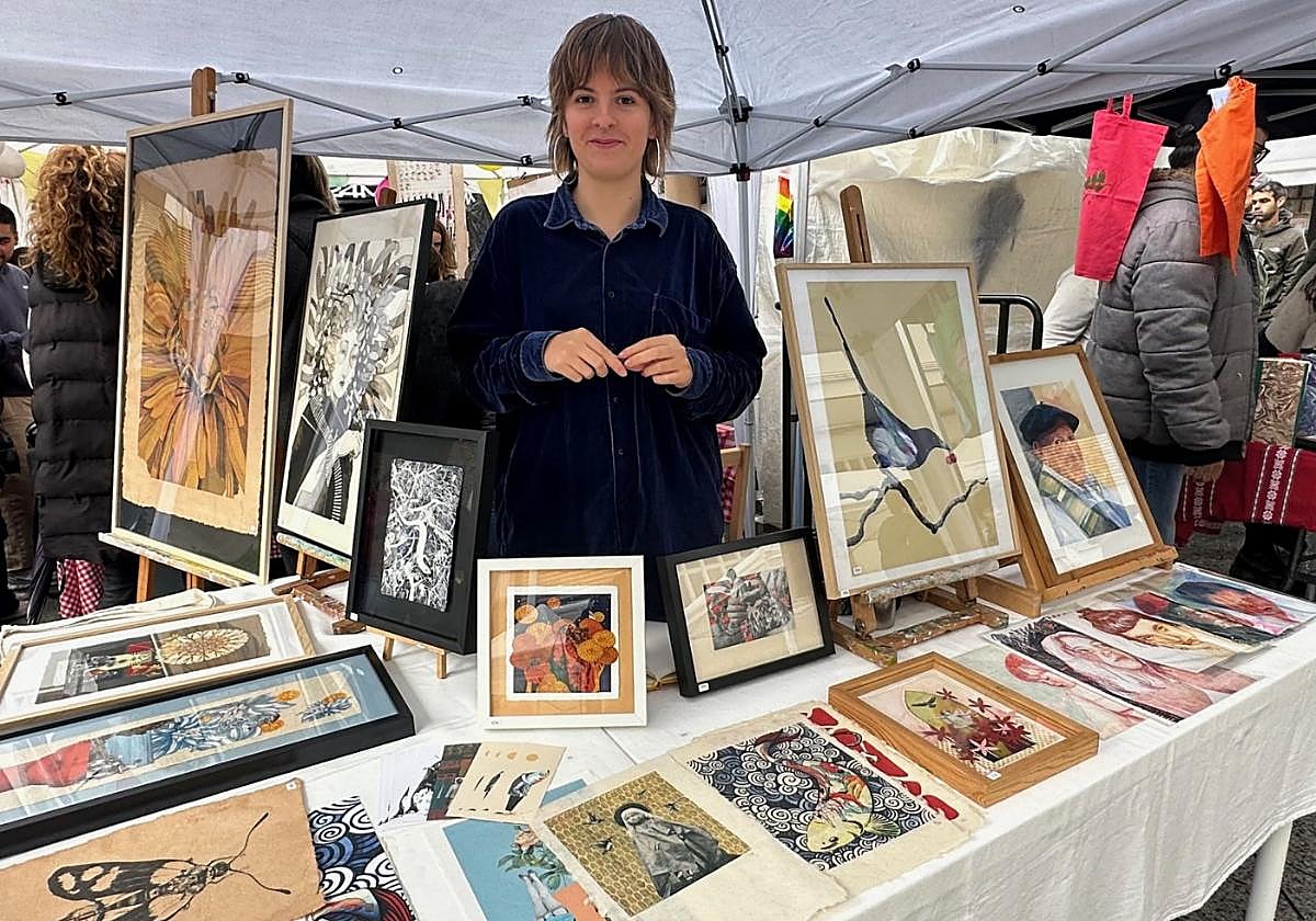 Maiane Sánchez Peruarena con sus dibujos, pinturas, retratos y collages en Bera.