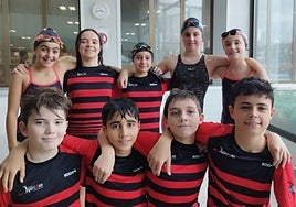 El grupo de nadadores alevín del club eibarrés.