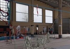 El PSE-EE advierte del mal estado que presenta el interior del Ferial y reclama una intervención urgente.