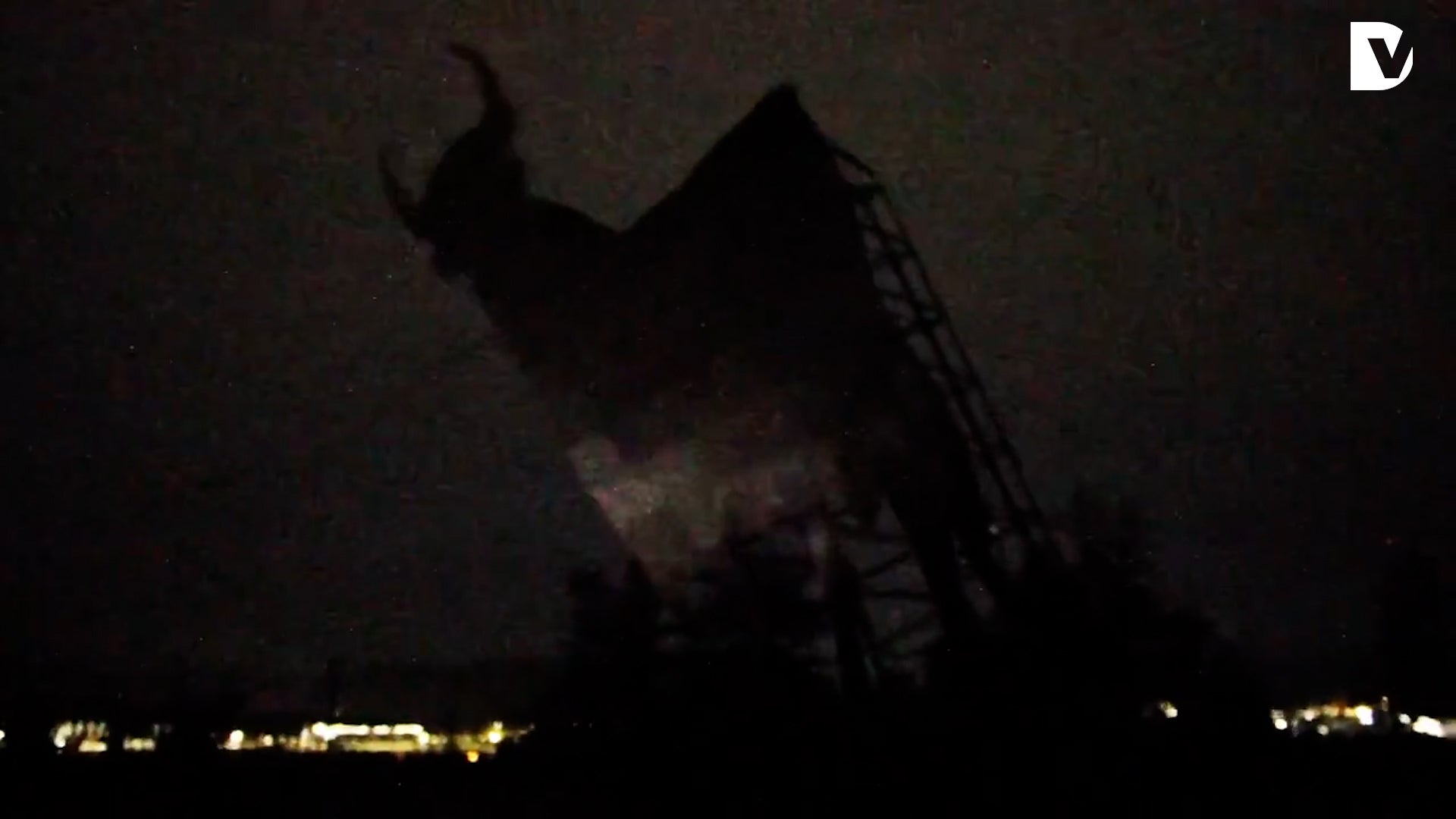 Ernai derriba un toro de Osborne en Ribabellosa