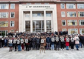 Concentración en memoria de Lukas Agirre.