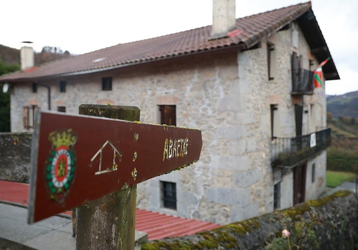 Entre las demandas del barrio de Bedaio está reabrir el restaurante Abaetxe con una nueva licitación.