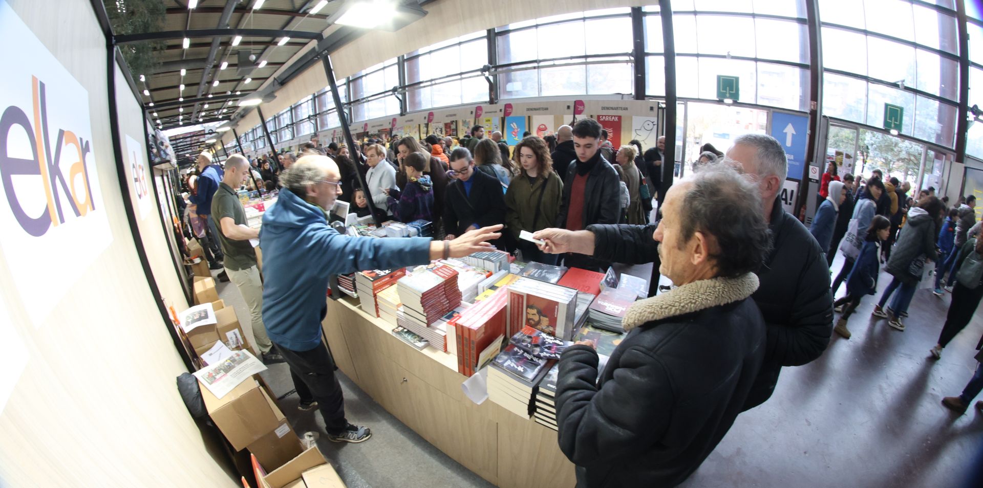 Bigarren eguna, argazkitan