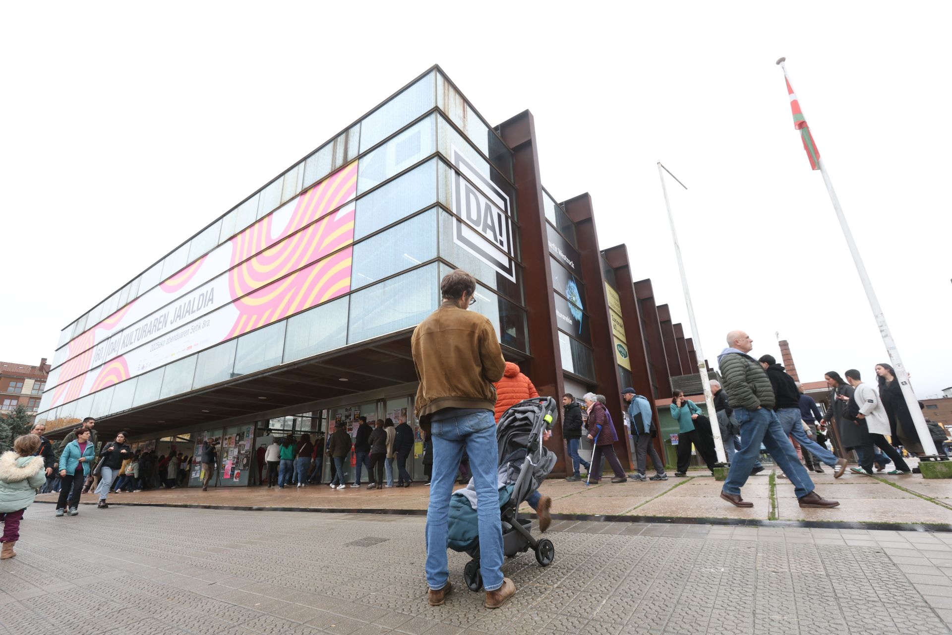 Bigarren eguna, argazkitan