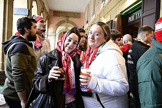 El fútbol ha hecho que muchos asturianos pasen el puente en Donostia.
