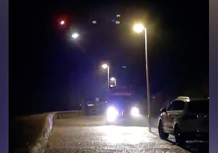 El helicóptero de la Ertzaintza, de noche en pleno operativo.