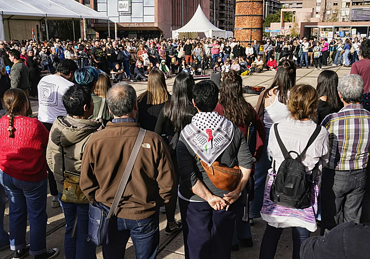 Concentración por Palestina en el exterior de Landako Gunea de Durango.