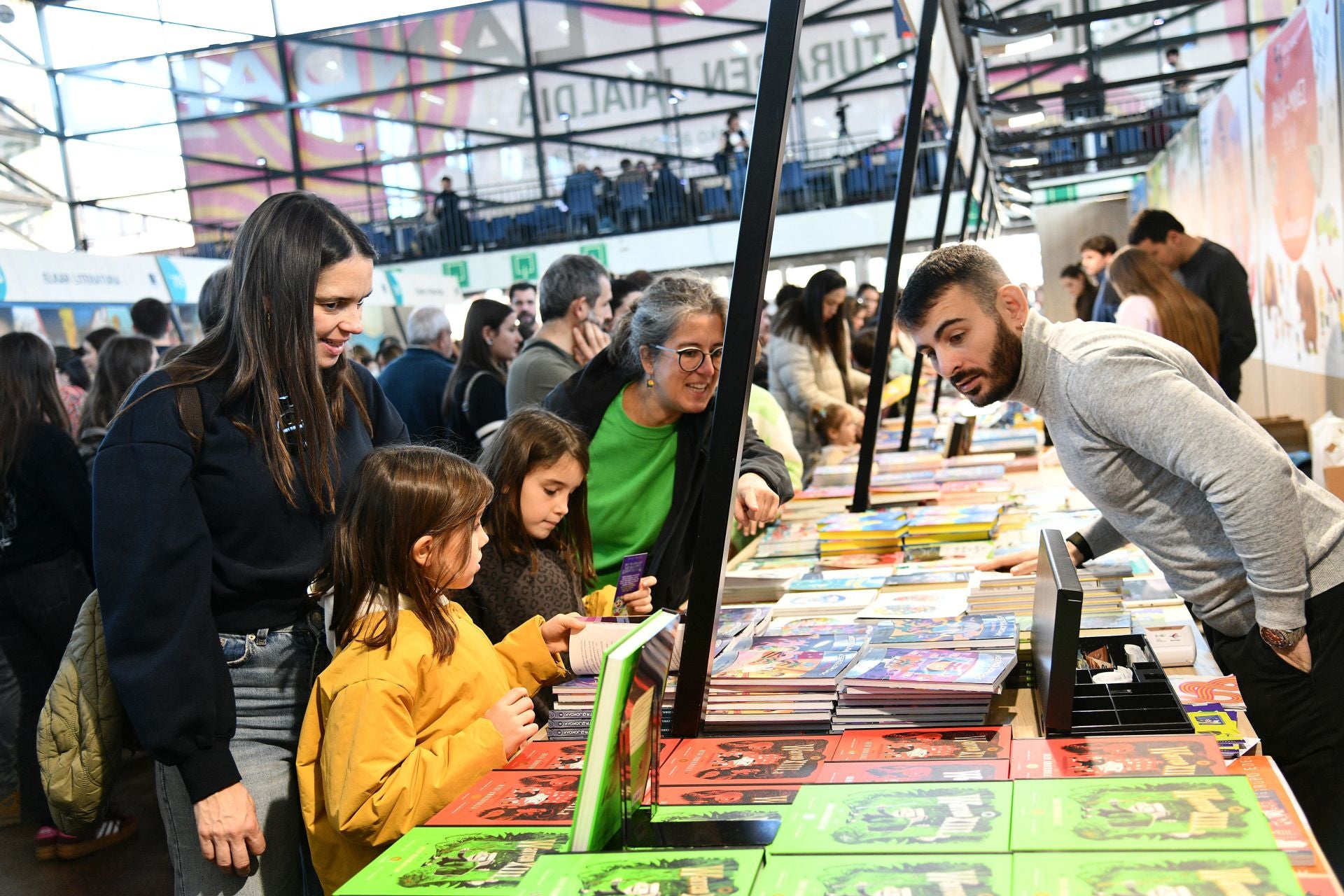 Liburu eta diska festa, baina omenaldietarako denbora baita ere