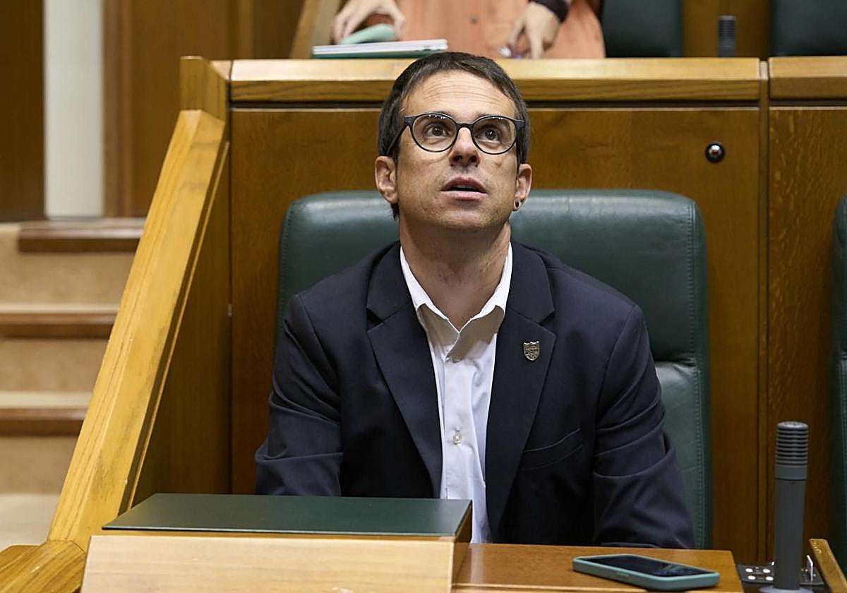 Pello Otxandiano durante un Pleno de Política General en el Parlamento Vasco.