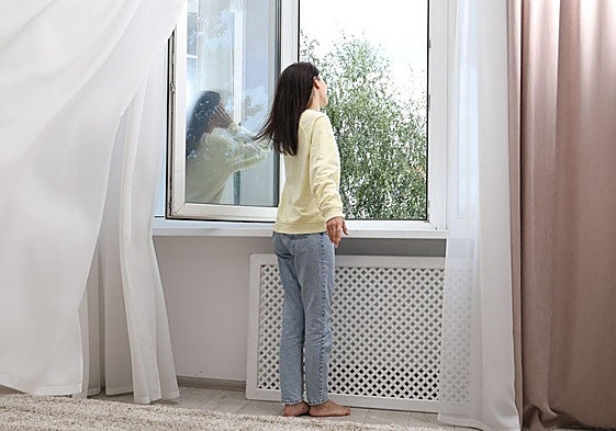 La hora ideal para abrir las ventanas en invierno: el secreto de los expertos para mantener el calor y el aire limpio en el hogar