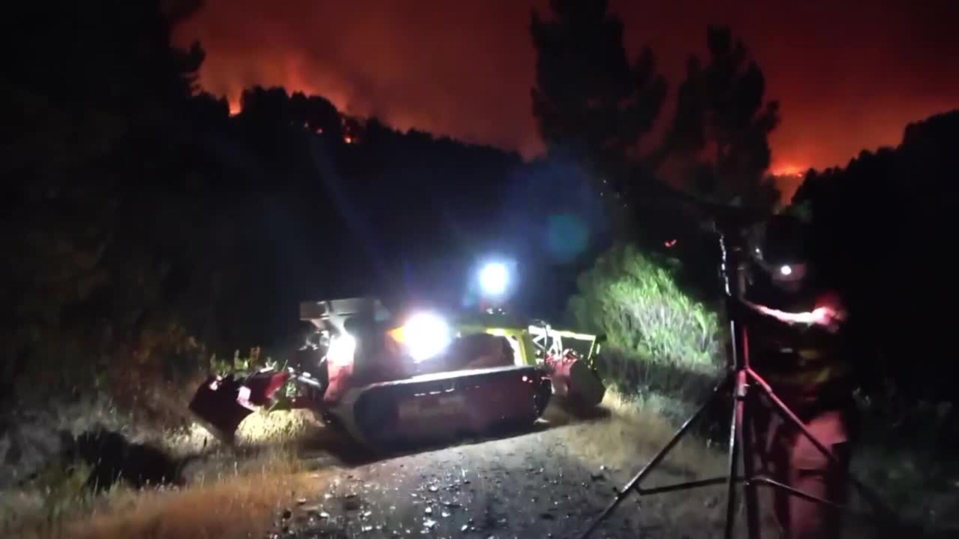 Ascienden a 200 los desalojados en diversas alquerías por el incendio en Las Hurdes (Cáceres)