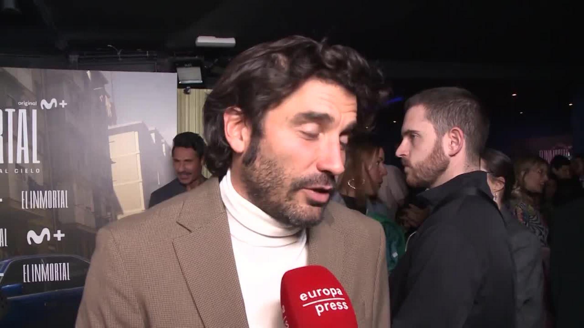 Álex García, abatido, en el último y discreto adiós a Verónica Echegui