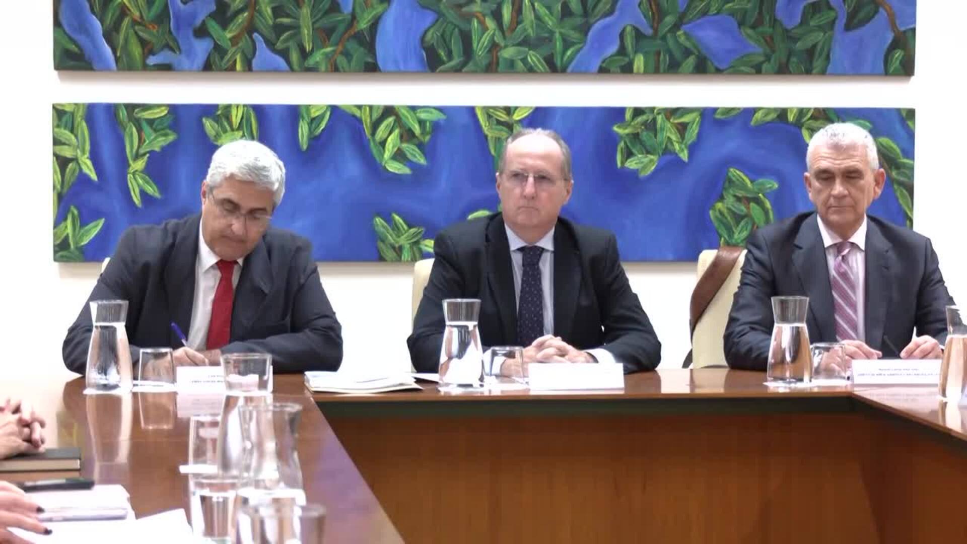 Carolina España reafirma su compromiso con el diálogo y la negociación social en Andalucía