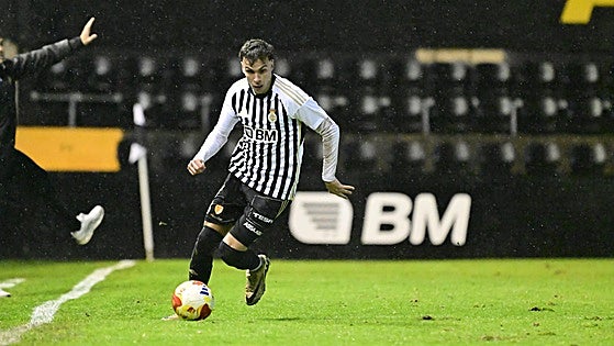 El Real Unión gana 'in-extremis' con un jugador menos