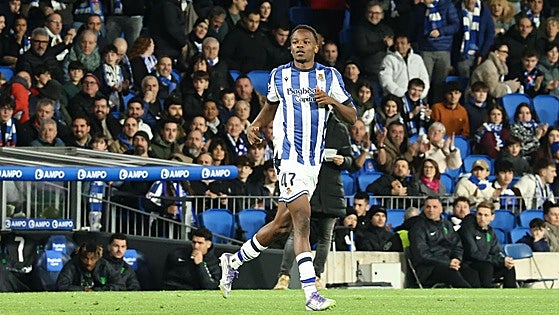 La Real Sociedad hace oficial la renovación de Job Ochieng, primer canterano en dar el salto con Matarazzo