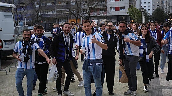 Los vídeos de la afición en las horas previas al Real Sociedad - Athletic