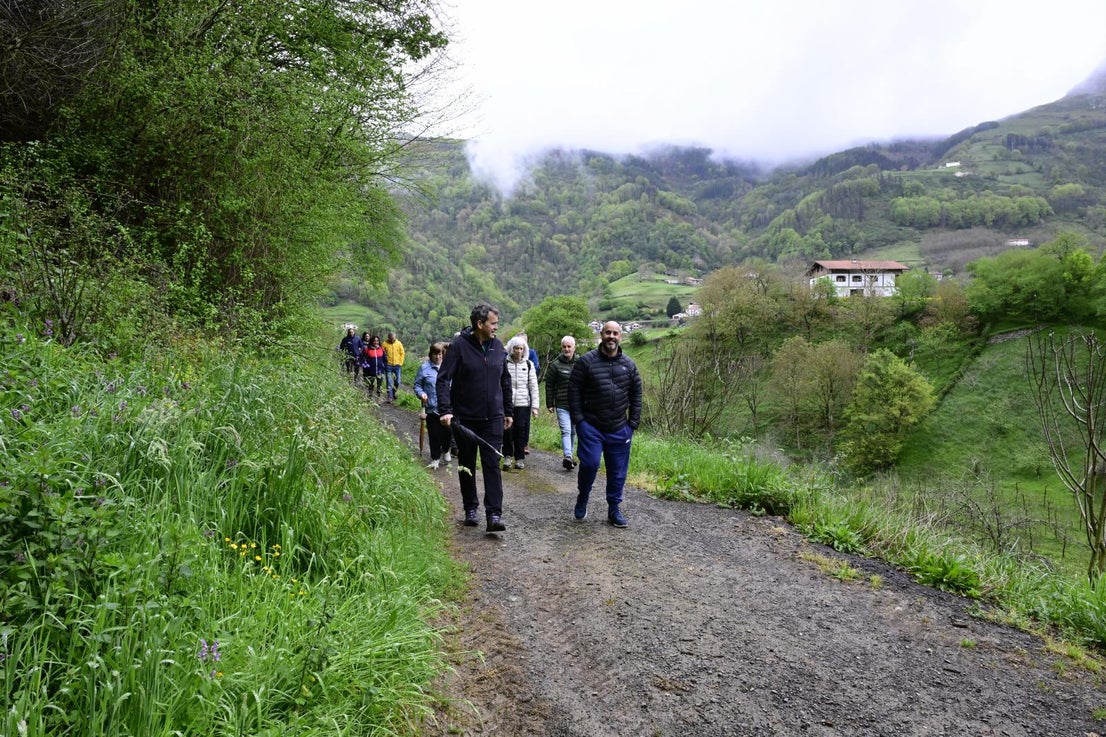 Los manzanos florecen en Errezil
