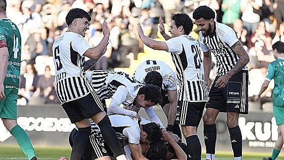 A la plácida tarde de fútbol del Real Unión le sobró el último minuto