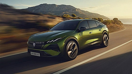 Peugeot 408: llega el restyling con versión eléctrica de 456 km de autonomía