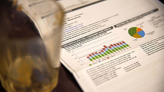 El IVA de luz y gas vuelve al 21%: las familias vascas pagarán hasta 10 euros más al mes en la factura