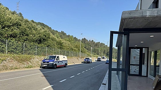 Un despliegue extraordinario traslada a los 230 presos internos a Zubieta en cuatro horas