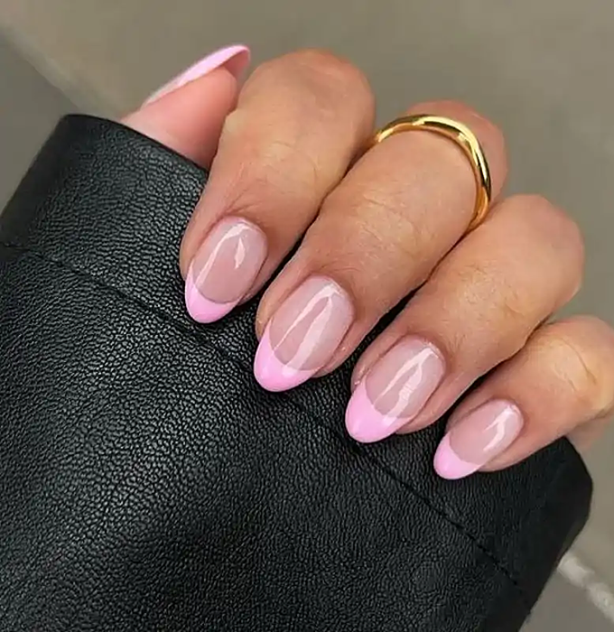 Manicura francesa rosa pastel.