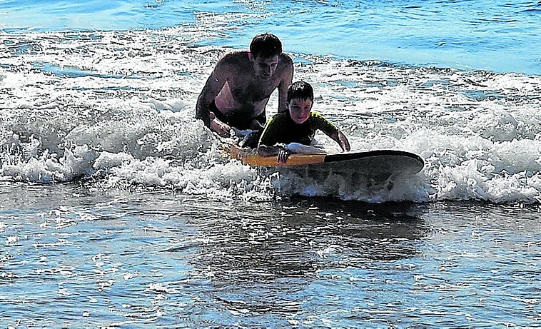 Aún quedan plazas para el curso de surf adaptado