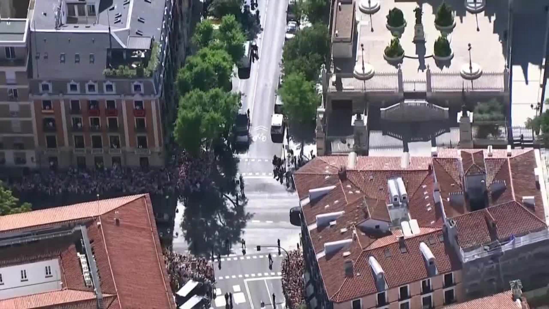 Así ha sido el recorrido del papa León XIV hasta la Almudena | El ...