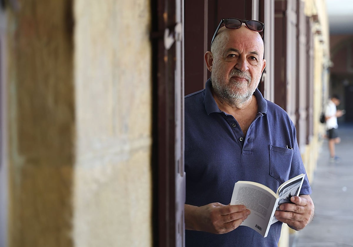 Juan Garzia itzultzailea, astelehen honetan Donostian 'Zer nahi nauk, Amore?' liburuarekin.
