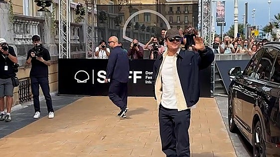 Orlando Bloom abre el desfile de estrellas en San Sebastián: posa en el María Cristina en la antesala de la gala del Zinemaldia
