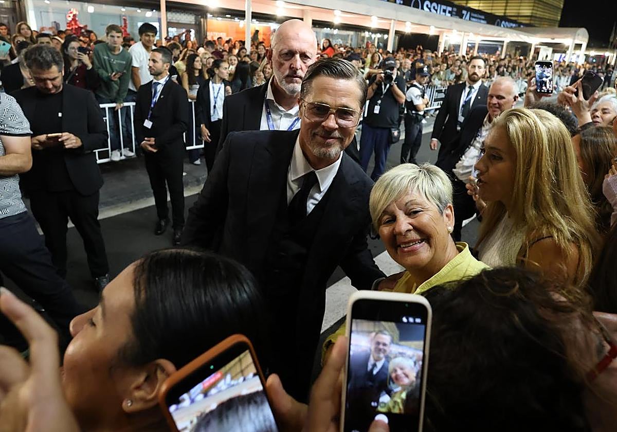 ¿Tienes un 'selfie' o autógrafo de Brad Pitt? Comparte tus imágenes con los lectores