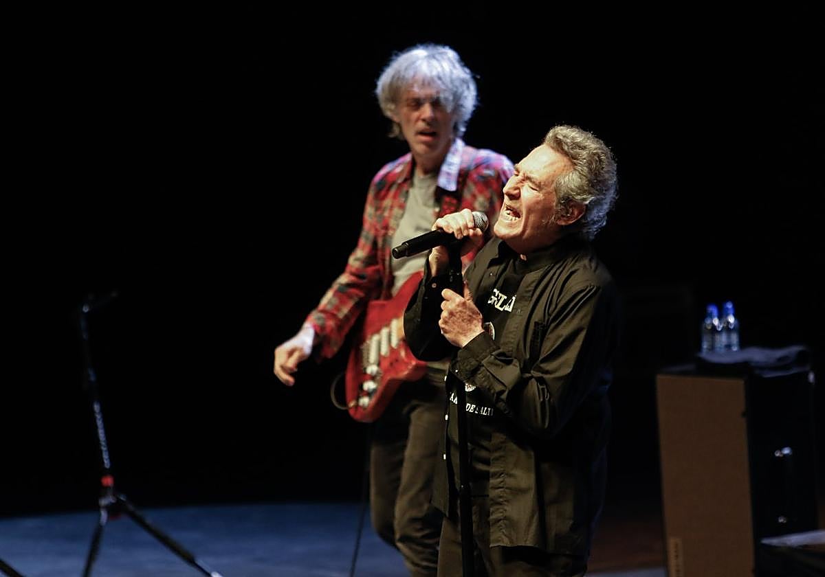 Miguel Ríos, en un momento del concierto que ayer ofreció en el Kursaal