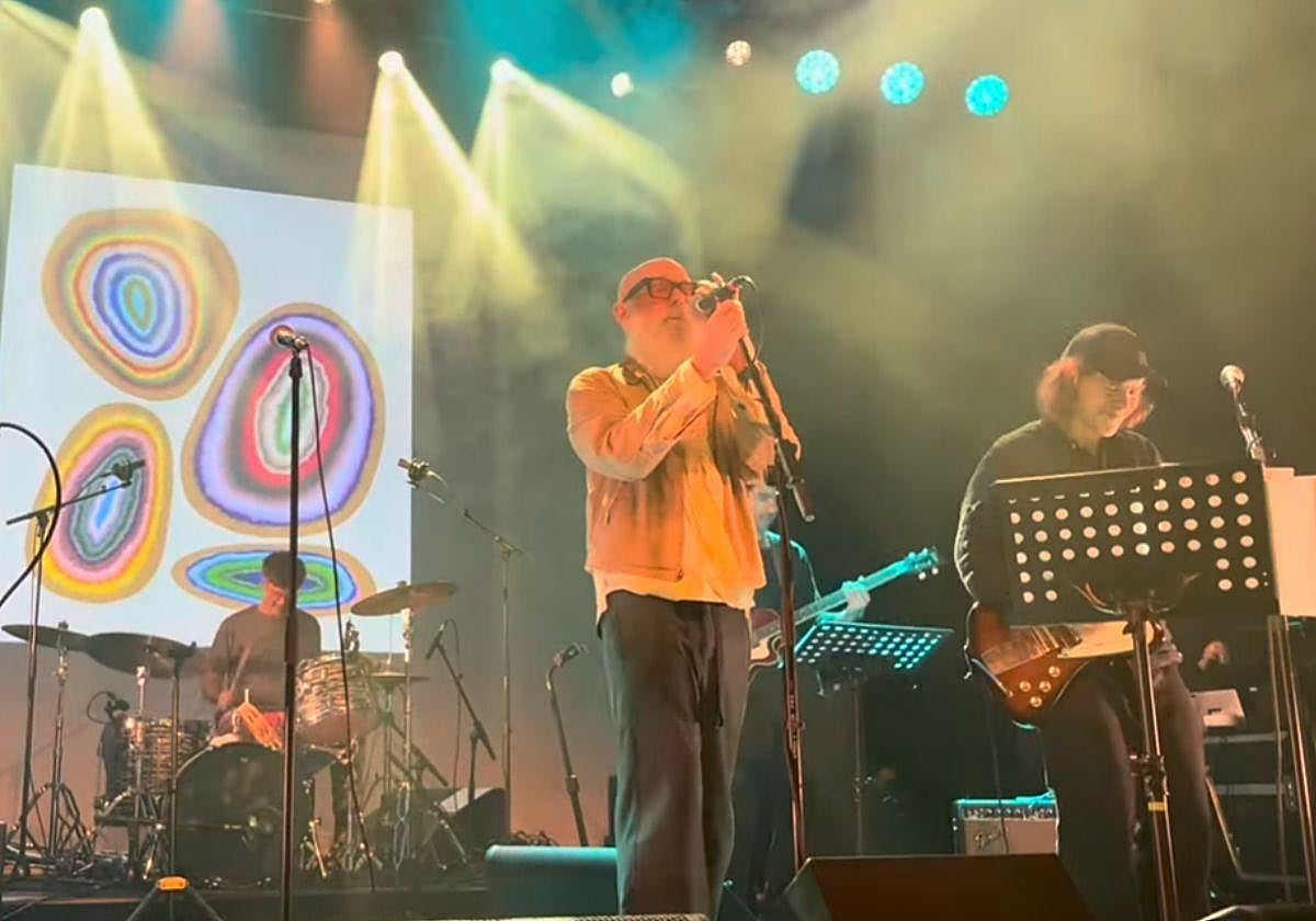 La aparición sorpresa de Michael Stipe en Biarritz dispara la expectación ante su posible regreso a Donostia 31 años después