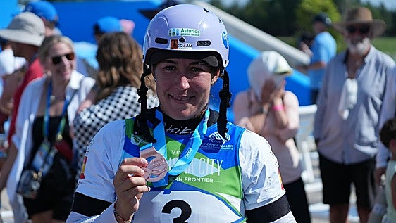 La donostiarra Miren Lazkano, bronce en el Mundial de kayak cross