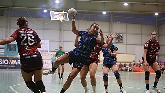 El Bera Bera suda para ganar al recién ascendido Pozuelo (25-28)