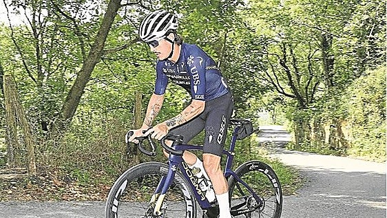 Xabier Mikel Azparren renueva con Pinarello-Q36.5 hasta 2028