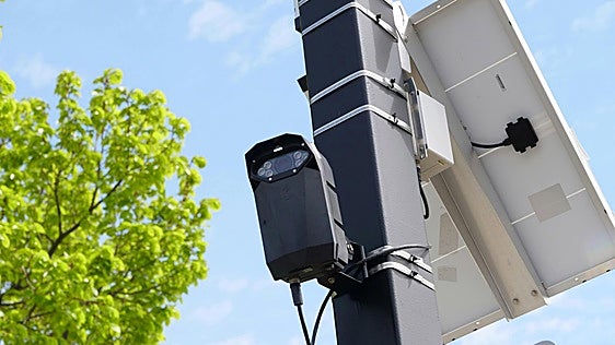 La red de IA que vigila a EE UU desde los postes: qué son las cámaras Flock y por qué más de 55 ciudades las están apagando